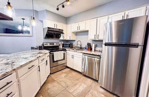 West Arlington Apartment | Stylish 2BR/2BA Condo with Fireplace & Full Kitchen in Arlington