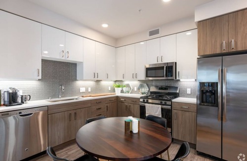 Menlo Park Condo | Stylish 3BR Escape in Roen Menlo Park – A Pool & BBQ Paradise Awaits