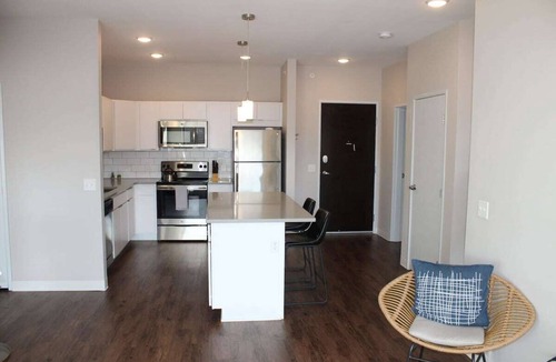 Ames Apartment | Stylish Campustown Stay with Gym & Balcony