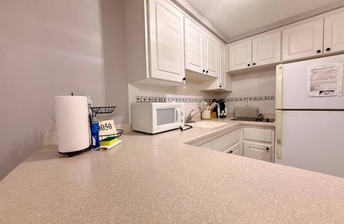 Ortona Park Condo | ★Stylish & Comfy ☀Sunrise & Ocean View 65" Smart TV w/Ocean Front Balcony