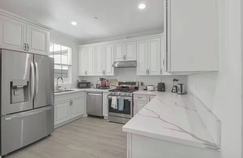 Mid Central Apartment | Stylish Pasadena Stay Near Old Town Rose Bowl