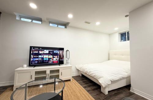 Ajax Apartment | Stylish Private Studio Steps to Lake Ontario