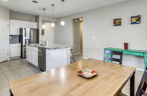 Los Lunas House | Suburban Santa Fe Home Near Main Street & I-25