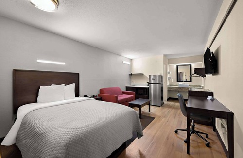 Peoria Hotel | Suburban Studios Peoria