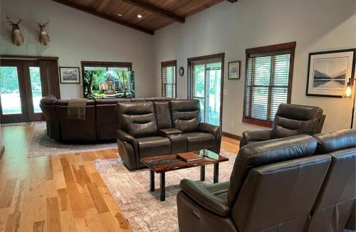 Michael Apartment | Suite 2 Remodeled 2BR w Kitchen & Grill