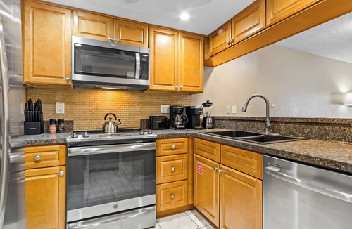 Avon By The Sea Condo | Sunny Cocoa Beach Condo I Steps from the Pier, Private Balcony, & BBQ Grills 🏖️