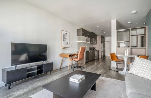Yesler Terrace Apartment | Sunny First Hill Jr 1BR w/Gym, Roof & Lounge, nr Downtown, by Blueground