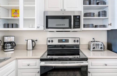 Central District Apartment | Sunny Fremont 1BR w/ W/D, Pool, Gym, Parking, walk to BART, by Blueground