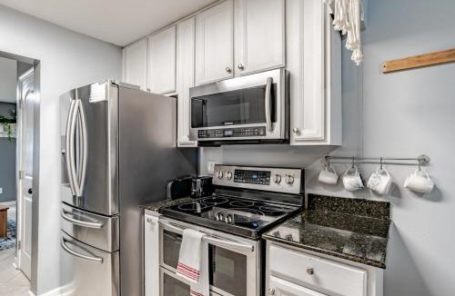 Mobile House | Sunny Midtown Cottage- Midtown Mobile