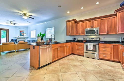 Alta Vista House | Sunny Sarasota Abode w/Yard ~ 1 Mi to Dtwn!
