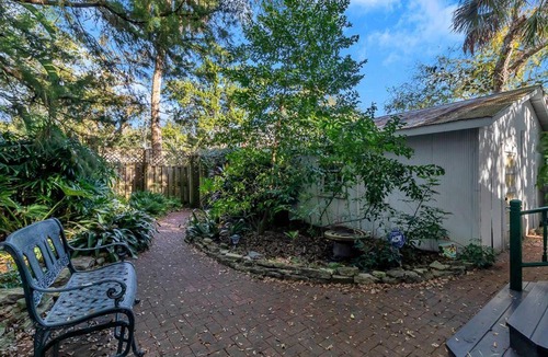 Downtown Historic District House | Sunny Side Cottage - near downtown w garden