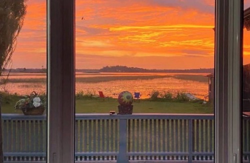 Kawartha Lakes Cottage | Sunrise net on Pigeon Lake 4 season cottage