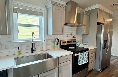 Jensen Beach House | Sunrise & River Views Fishing Access Gym Pool