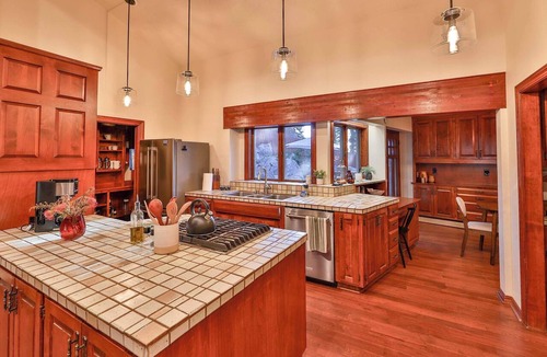 Lincoln Park House | Sunset Cove – Private Lakefront Community