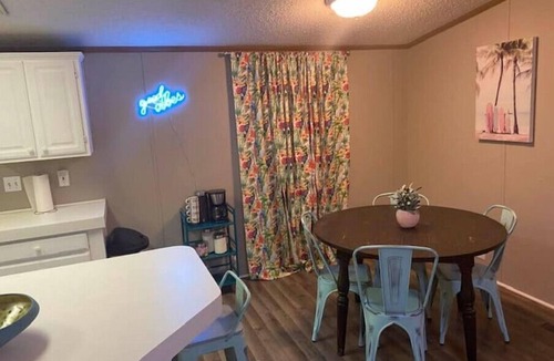 Pigeon House | Sunset Shanty is the place to be-Relax at the Shanty! Say "Cheeseburger"