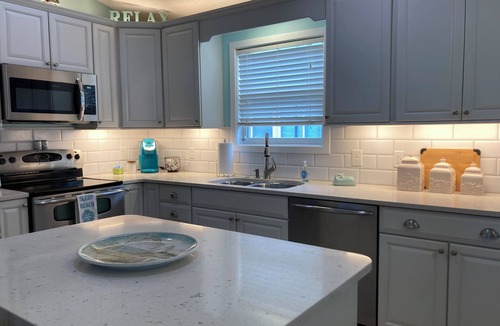 Colington House | Sunset Strolls: 2BR/1BA, 5 min to beach, dog-friendly, MP7 Kill Devil Hills