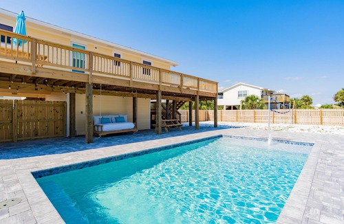 Villa Segunda House | Sunshine Beach House Private Heated Pool Walk to Sound & Gulf Pet Friendly