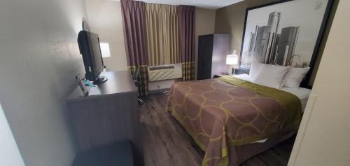 Sterling Heights Hotel | Super 8 by Wyndham Sterling Heights/Detroit Area