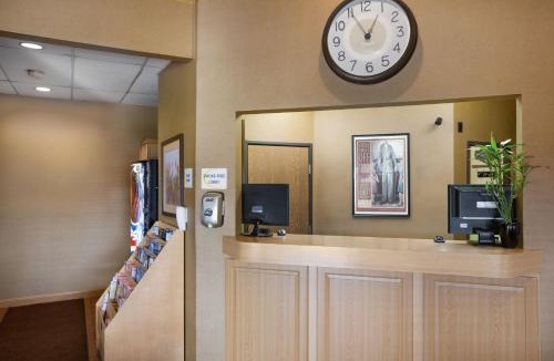 Alton Hotel | Super 8 by Wyndham Alton
