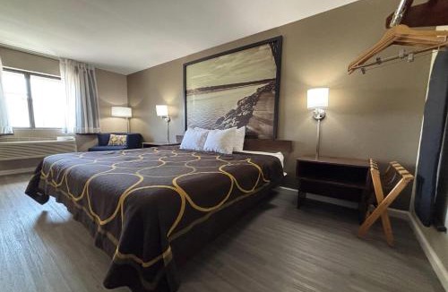 Alton Hotel | Super 8 by Wyndham Alton