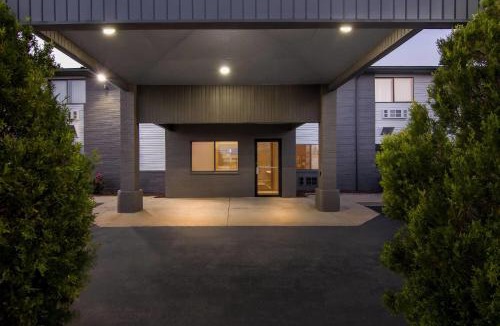 Bourbonnais Hotel | Super 8 by Wyndham Bourbonnais/Kankakee Area