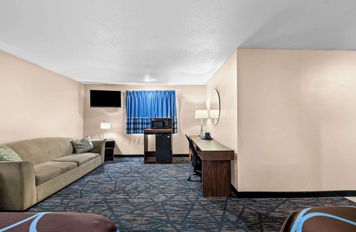 Council Bluffs Hotel | Super 8 by Wyndham Council Bluffs IA Omaha NE Area