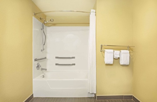 Covington Hotel | Super 8 by Wyndham Covington