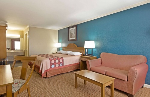 Covington Hotel | Super 8 by Wyndham Covington