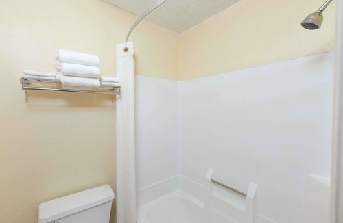 Southport Hotel | Super 8 by Wyndham Indianapolis/Southport Rd