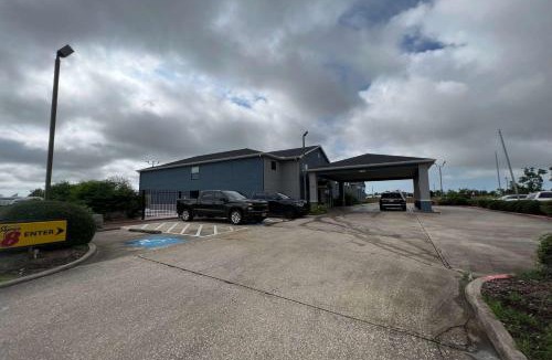 Lake Charles Hotel | Super 8 by Wyndham Lake Charles/Sulphur