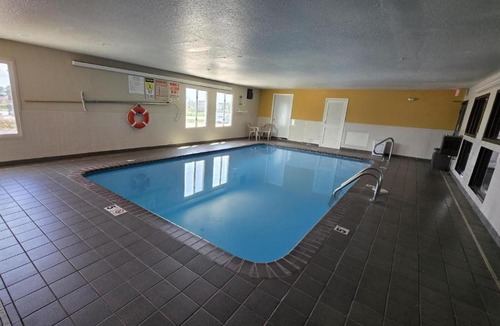 O'Fallon Hotel | Super 8 by Wyndham O'Fallon MO/St. Louis Area