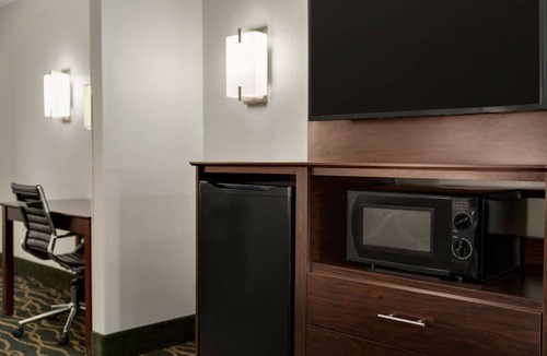 Pearl Hotel | Super 8 by Wyndham Pearl/Jackson Airport