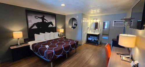 Sonora Hotel | Super 8 by Wyndham Sonora
