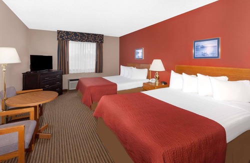 St Ignace Hotel | Super 8 by Wyndham St. Ignace