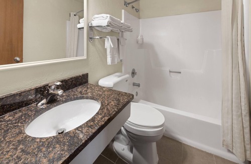 Winona Hotel | Super 8 by Wyndham Winona MN