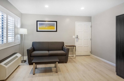 Santa Clara Hotel | SureStay Plus by Best Western Santa Clara Silicon Valley