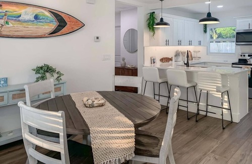 Melbourne House | Surf Chic 3br, Firepit, Boating, Fishing, Beaches