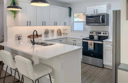 Melbourne House | Surf Chic 3br, Firepit, Boating, Fishing, Beaches