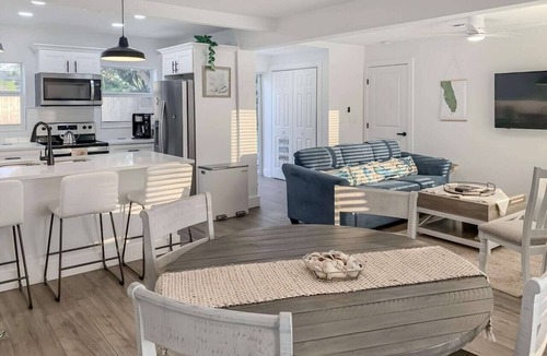 Melbourne House | Surf Chic 3br, Firepit, Boating, Fishing, Beaches