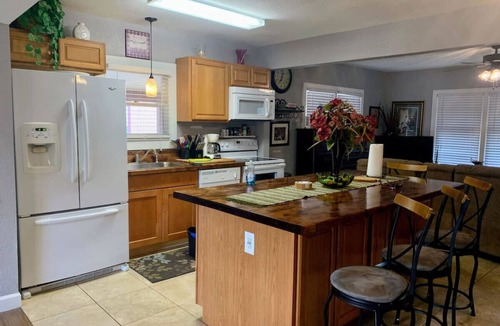 Winter Haven Cottage | Sweet Cottage 5 mi to Legoland & 0.5 mi to dwntwn