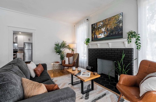 Gainesville House | Symphony at The Key | 7BR Mansion 1mi to UF & DT