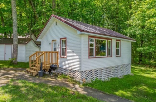 Phelps Cabin | TB8 Thunder Bay Resort Cabin#8