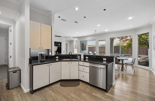 Willow Bend House | TCH - Spacious 4bd/4ba home in Plano with Pool