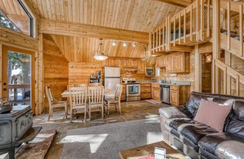 Serene Lakes House | Terrific Mountain Escape with Wood-Burning Fireplace Easy Ski Access