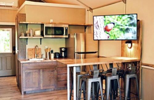 Sutherland Springs Other | Texas Glamping Vacation Waterfront Cabin #18 in Marion, TX