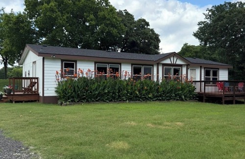 Pilot Point House | Texas Ranch House on 10 acres near Lake Ray Roberts!