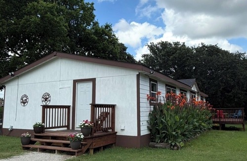Pilot Point House | Texas Ranch House on 10 acres near Lake Ray Roberts!