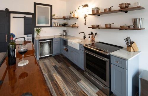 Port Clinton Apartment | The Alibi- We will cover for you