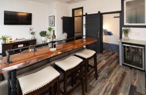 Port Clinton Apartment | The Alibi- We will cover for you
