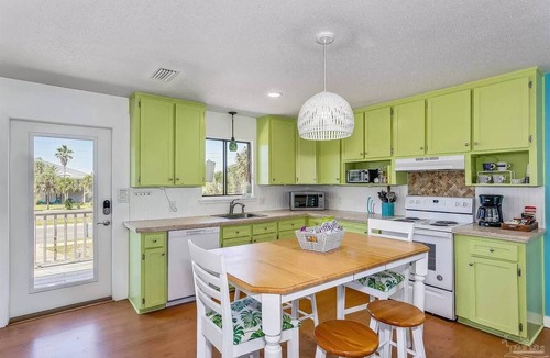 Toilla Segunda House | The Back Nine | Mini Golf Retreat | Steps to Beach